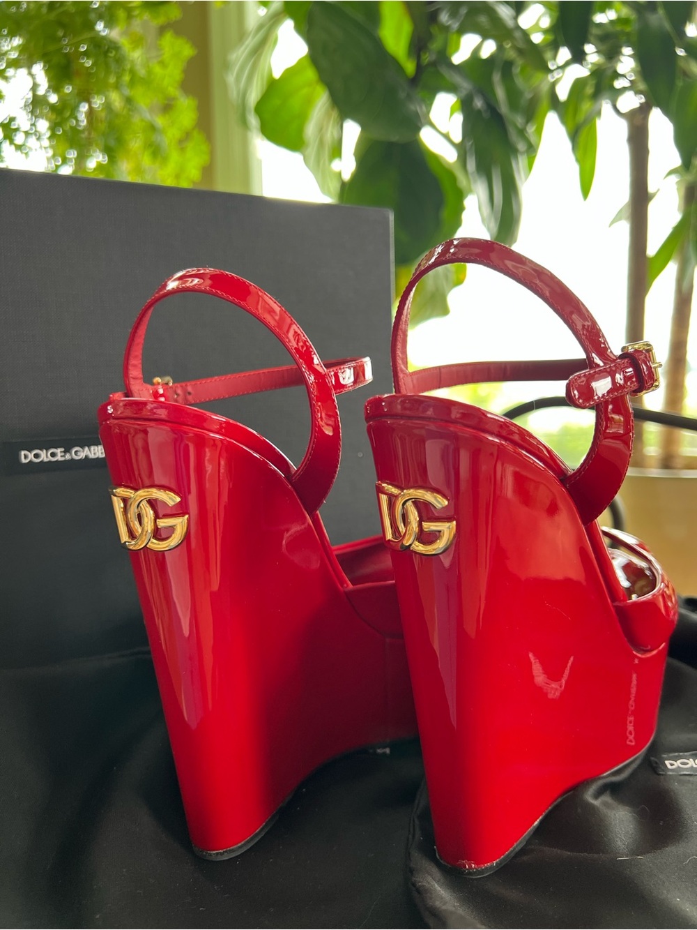 💎AUTHENTIC! Dolce & Gabbana Red Bianca 105 Patent Leather Wedge Sandals
